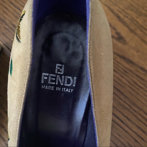 FENDI Vintage 90s Suede Camel Trophy Embroidered Wedge Heels. Made in It… - Picture 5 of 8
